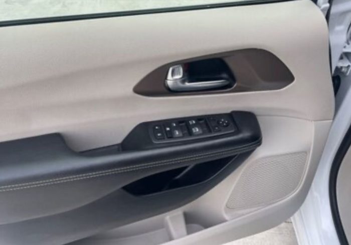 2022 Chrysler Grand Caravan SXT - Image 8