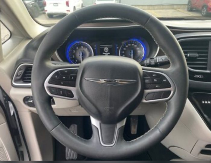 2022 Chrysler Grand Caravan SXT - Image 9