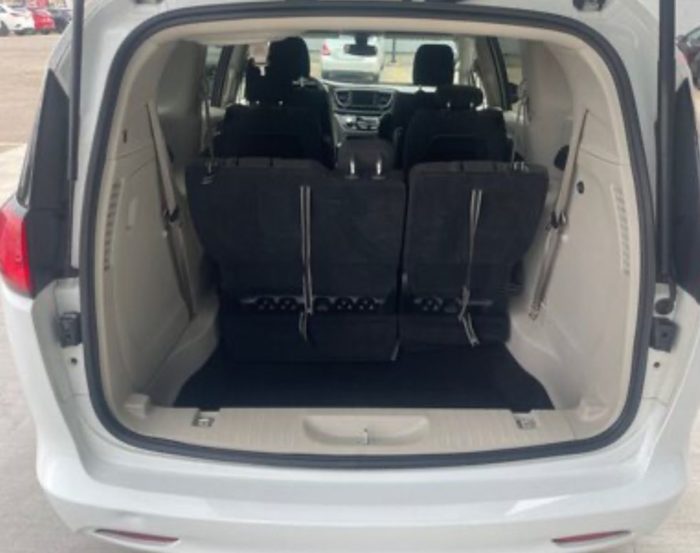 2022 Chrysler Grand Caravan SXT - Image 5