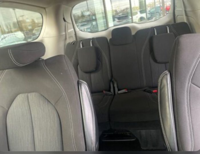 2022 Chrysler Grand Caravan SXT - Image 6