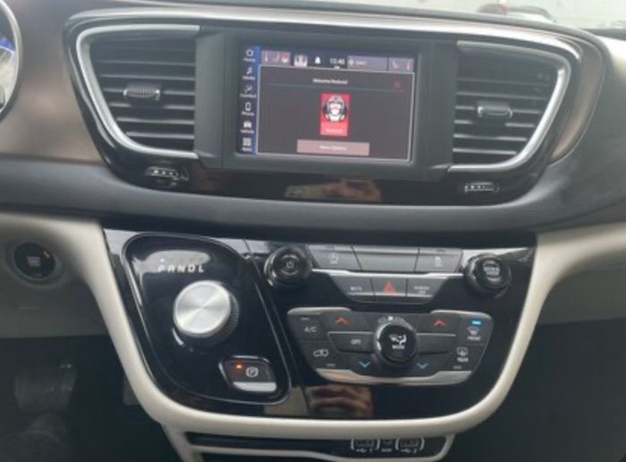 2022 Chrysler Grand Caravan SXT - Image 10