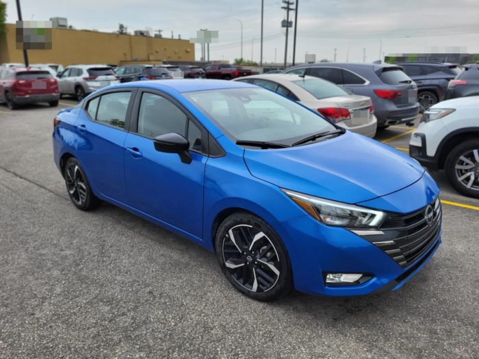 2023 Nissan Versa SR - Image 6